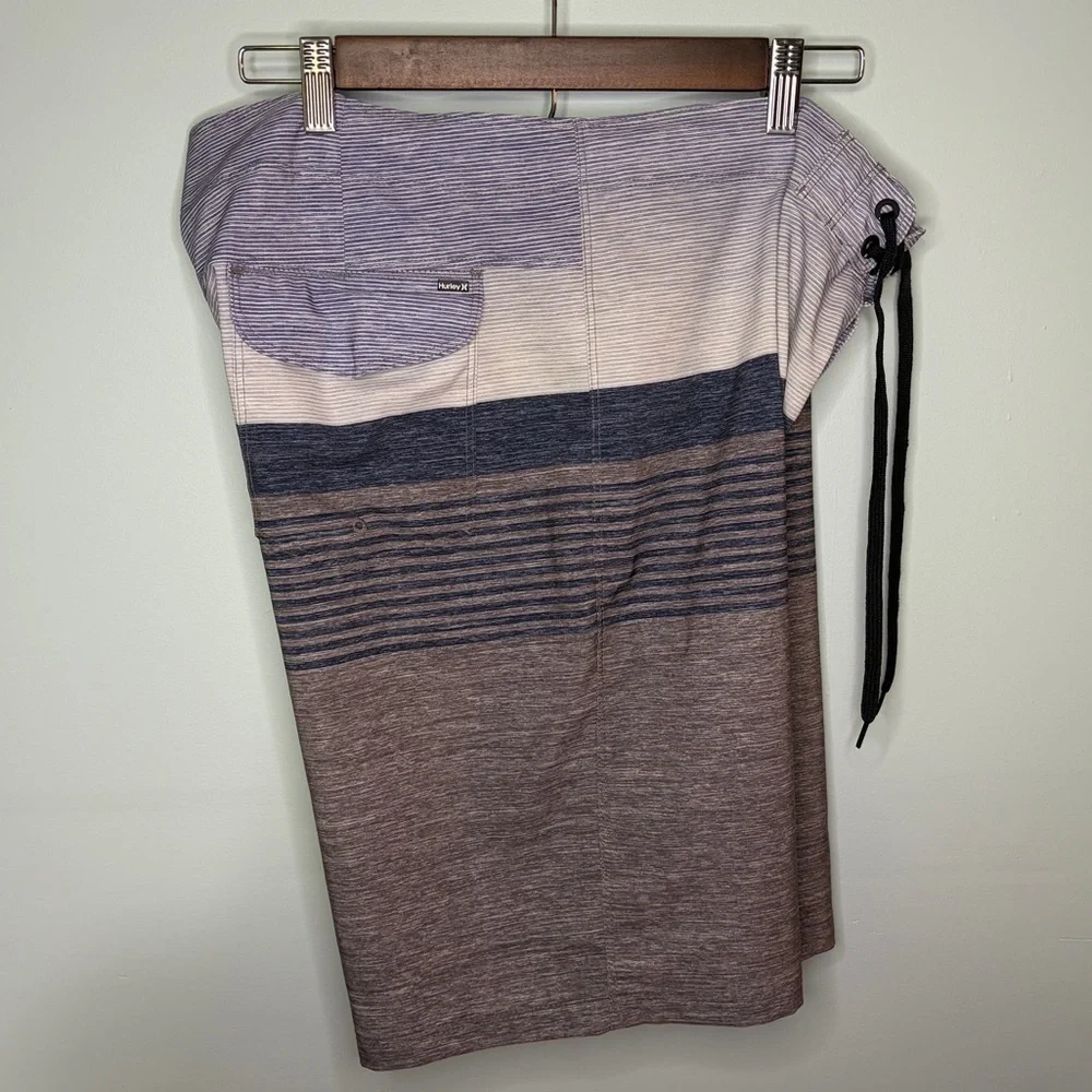 Hurley Men’s Blue and Gray Gradient Stripe Board Shorts